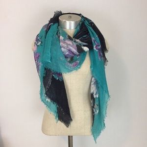 ✨ MAKE OFFER ✨ FLORAL LIGHTWEIGHT SEMI SHEER SCARF